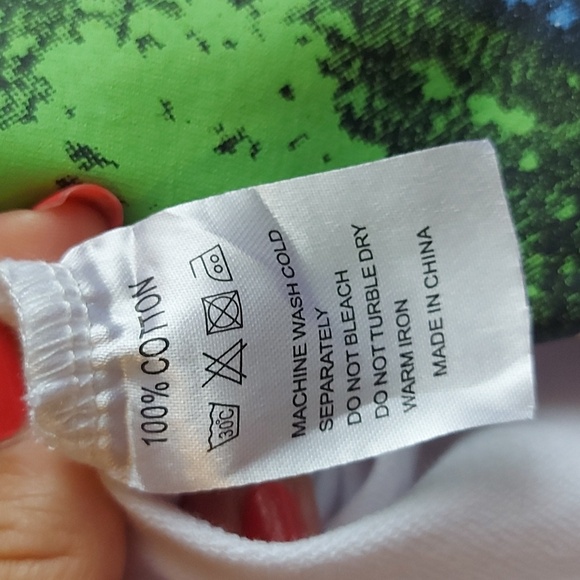 NWOT Girl with Cats 100% Cotton Tee Shirt - Picture 4 of 5